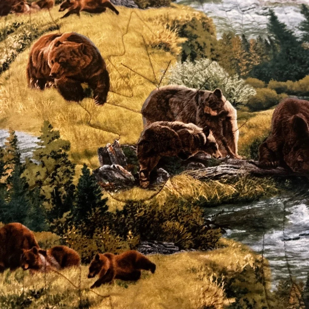 Source Unknown Wildlife Bear & Reverse Side Geometrical Print Quilt / Queen
